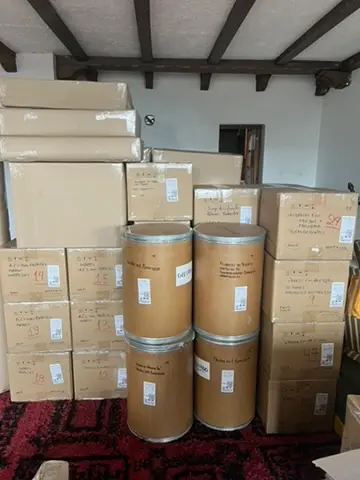 Specialized team packing delicate cargo